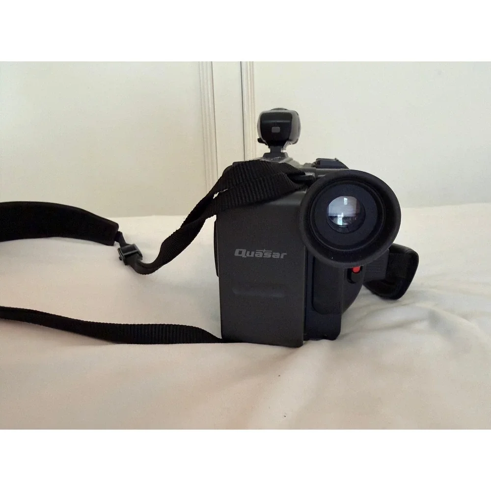Quasar VM525 QuarterBack VHS-C Camcorder Bundle 80x Digital Zoom EIS Vintage Kit